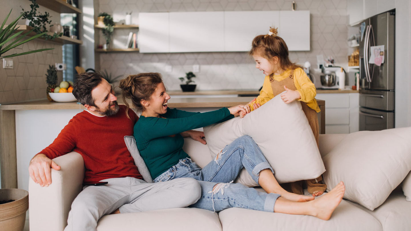 https://www.chicco.pt/dw/image/v2/BJJJ_PRD/on/demandware.static/-/Sites-Chicco-Portugal-Library/pt_PT/dw27e76ecf/site/13-Conselhos/Artigos/Parentalidade/cogenitorialità_1440X810.jpg