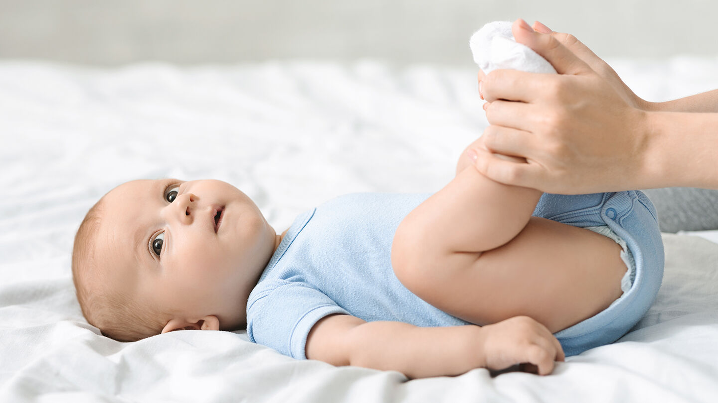 Massagem neonatal: benef&iacute;cios e t&eacute;cnicas para combater as c&oacute;licas e a obstipa&ccedil;&atilde;o do rec&eacute;m-nascido